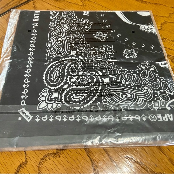 A BATHING APE BAPE X LEVI’S BANDANA Black NIB NWT New - Picture 2 of 3